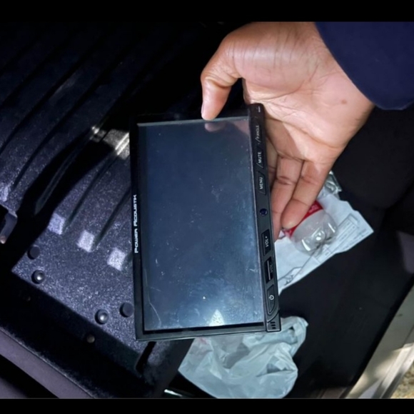 Radio Screen - Picture 1 of 1